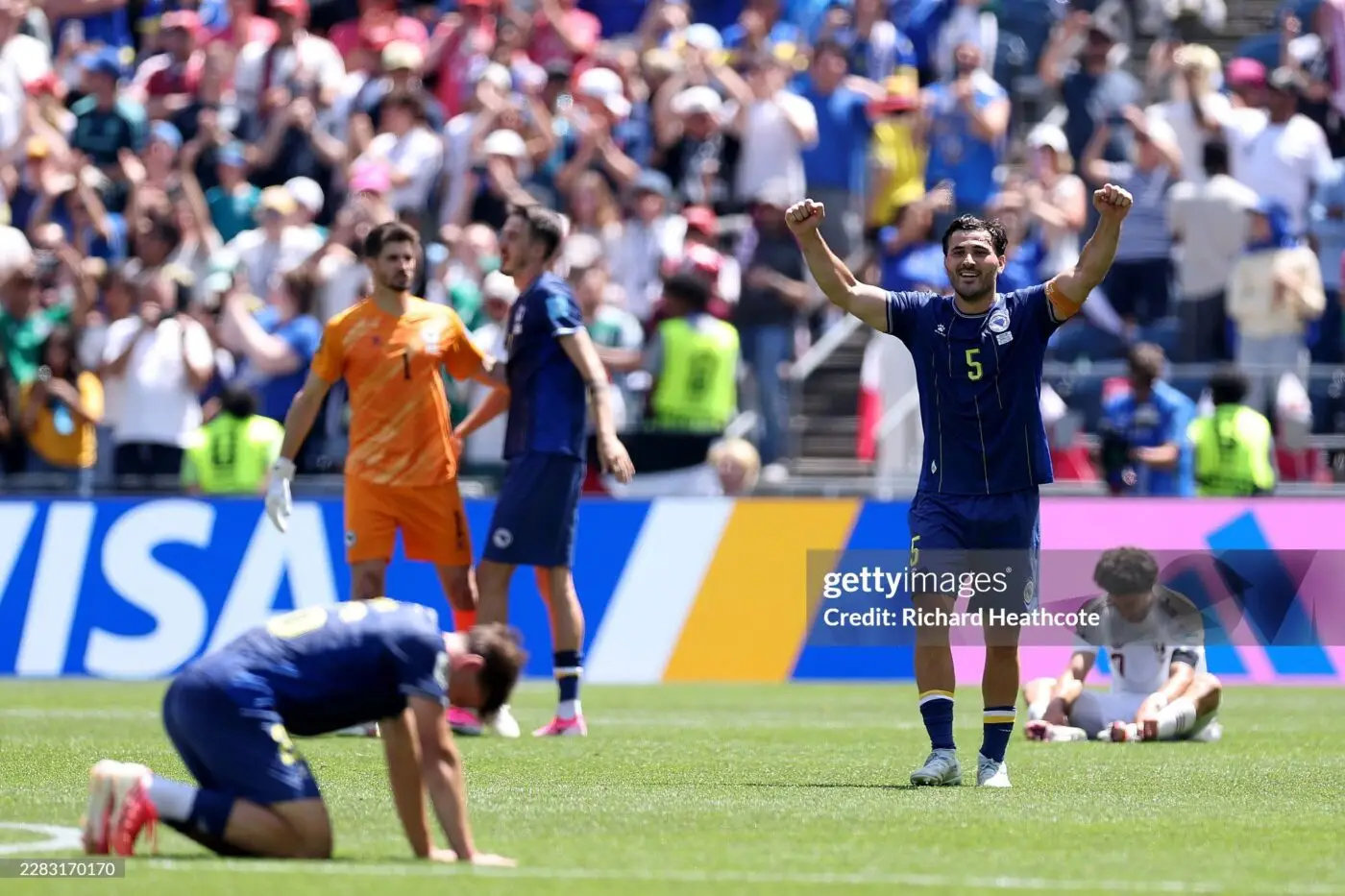 Bosnia and Herzegovina beat Qatar to strengthen their World Cup knockout hopes